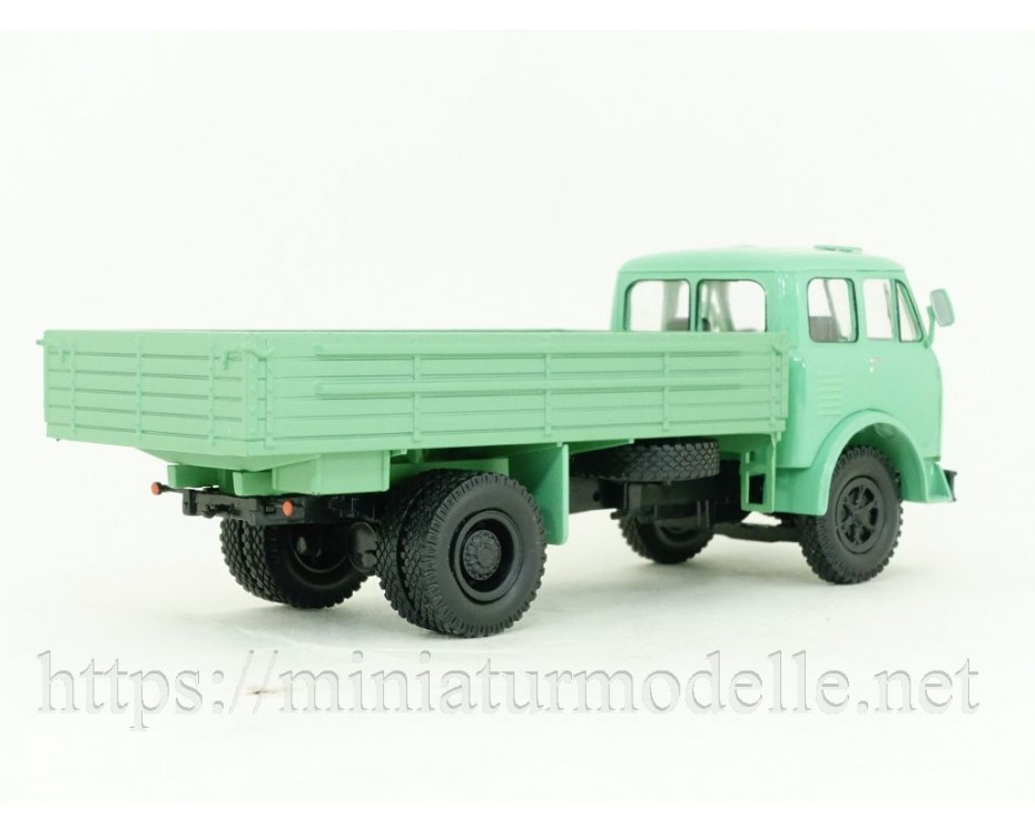 1:43 МАЗ 500 бортовой с журналом №105,  Modimio Collections by https://miniaturmodelle.net