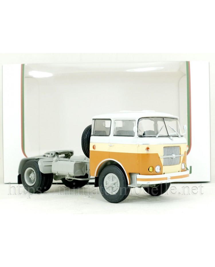 1:43 Skoda 706 RTTN Solozugmaschine