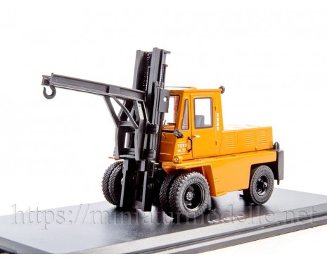 1:43 AP 4014 Forklift, small batches model