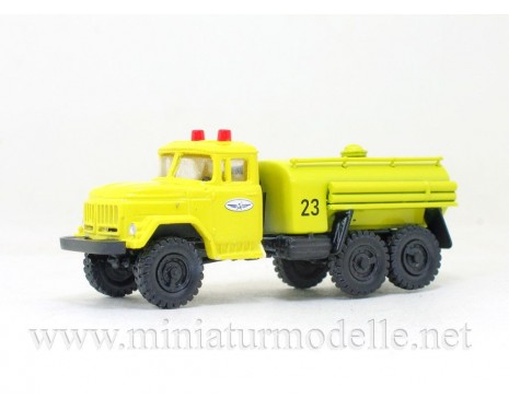 H0 1:87 ZIL 131 tank truck, airport