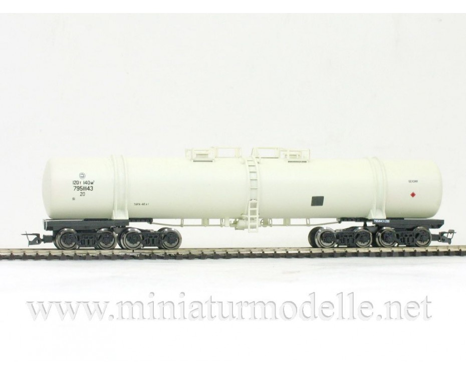 1:120 TT 3752 Achtachsige Kesselwagen zum Transport Benzin der RZD, beige, 5. Epoche, 3752, Peresvet by https://miniaturmodelle.net