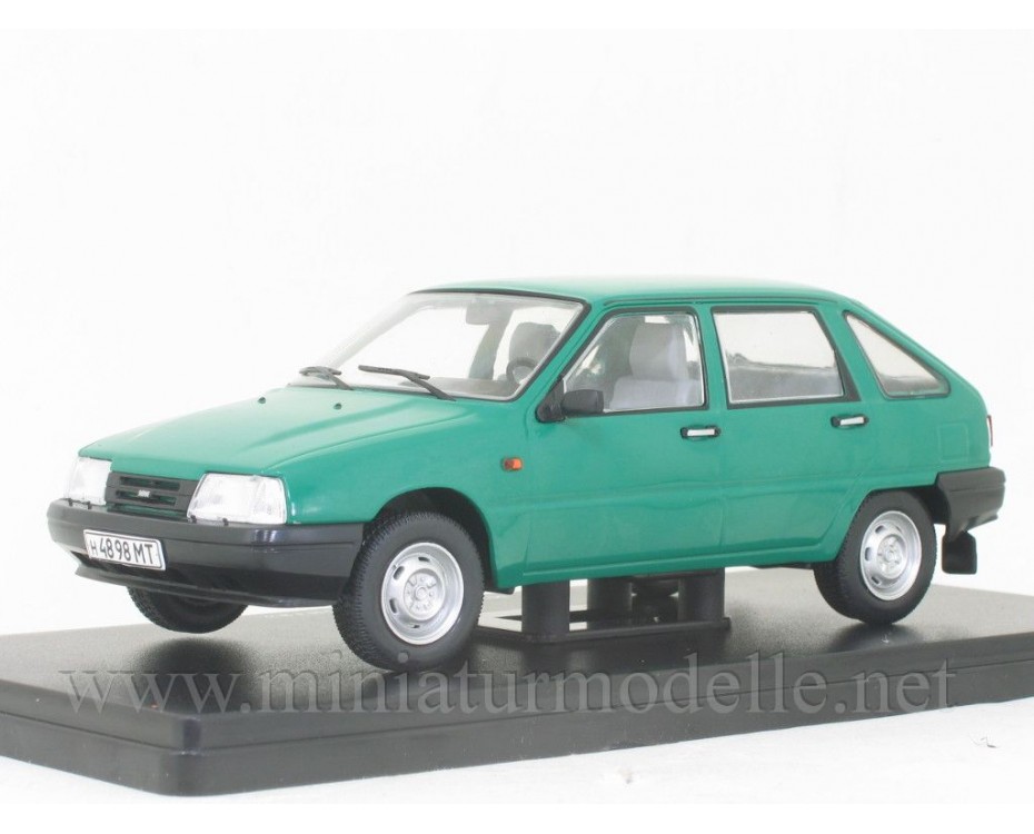 1:24 Moskvitch IZh 2126 Orbita with magazine #60,  Hachette by https://miniaturmodelle.net