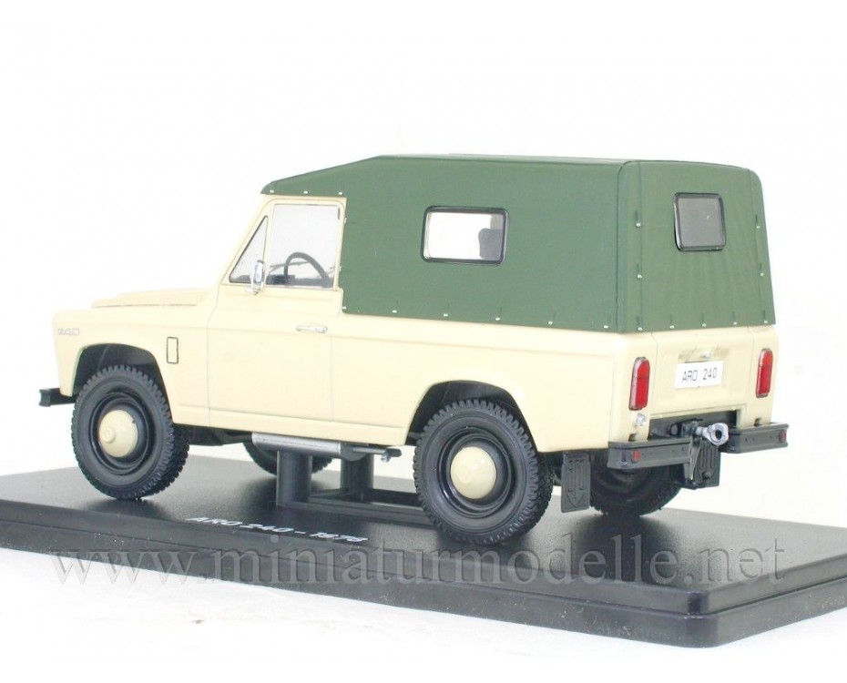 1:24 ARO 240 (1978) with magazine #85,  Hachette by https://miniaturmodelle.net