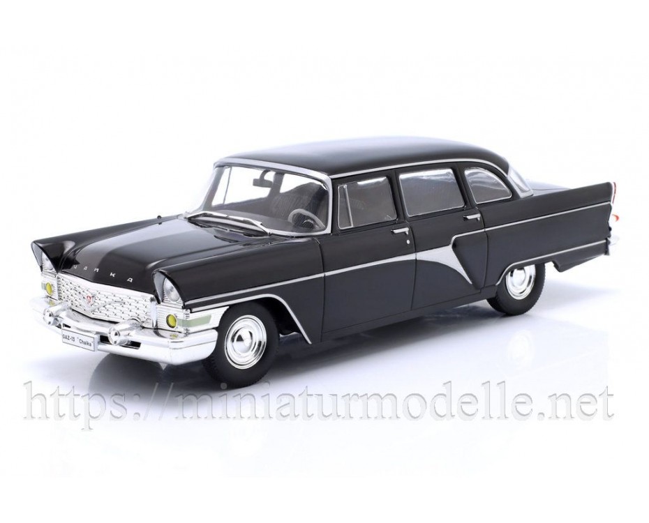 1:24 GAZ 13 Chaika Limousine, WB124080, WhiteBox by https://miniaturmodelle.net
