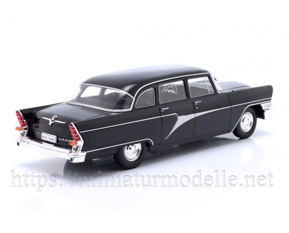 1:24 GAZ 13 Chaika Limousine, WB124080, WhiteBox by https://miniaturmodelle.net