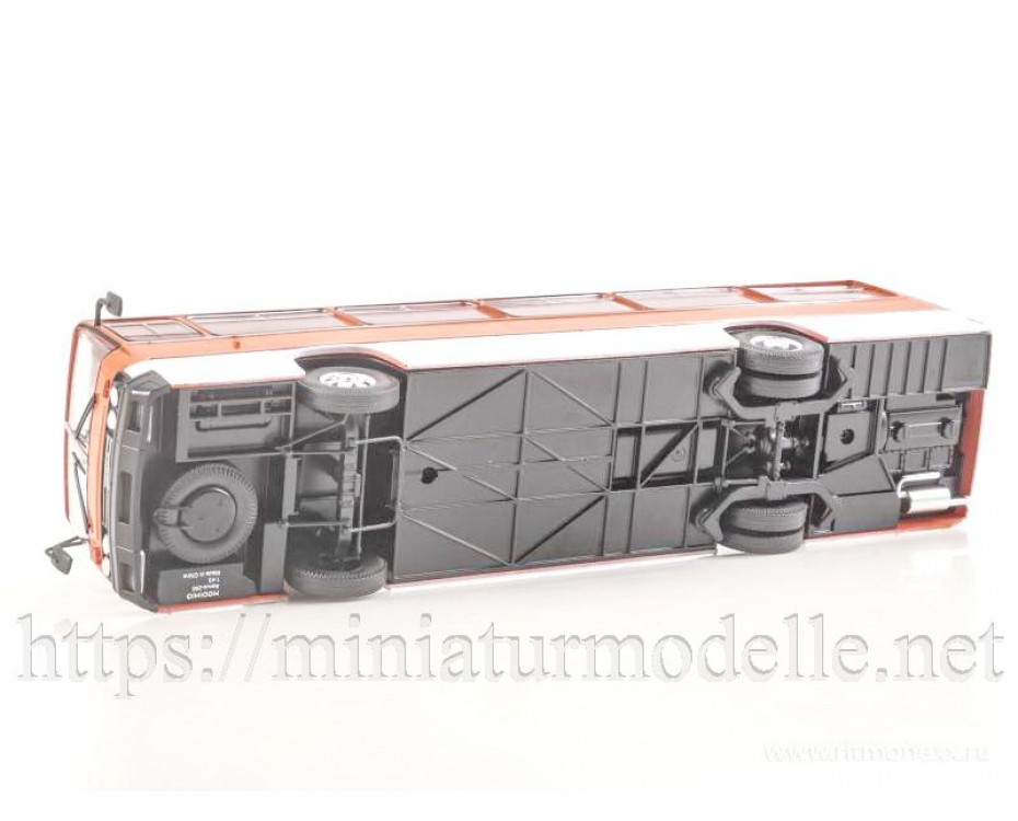 1:43 Ikarus 256 Reisebus mit Zeitschrift #31, rot / weiss Neuauflage, NA031 A, Modimio Collections by https://miniaturmodelle.net