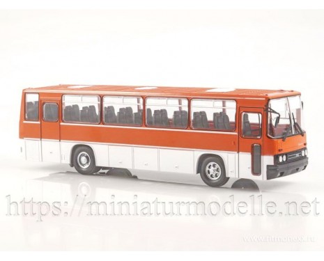 1:43 Ikarus 256 Reisebus mit Zeitschrift #31, rot / weiss Neuauflage