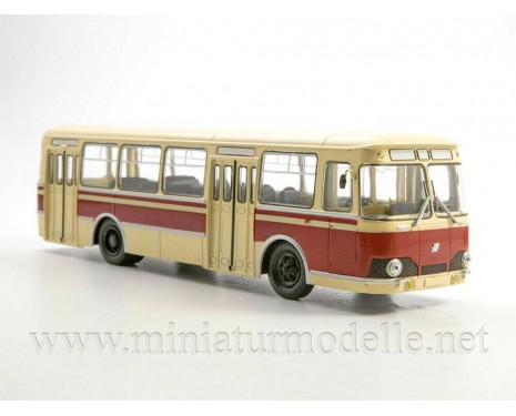 1:43 LIAZ 677 Bus with magazine #28