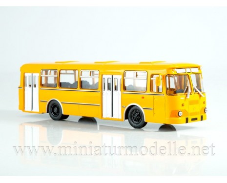 1:43 LIAZ 677 M bus with magazine #8