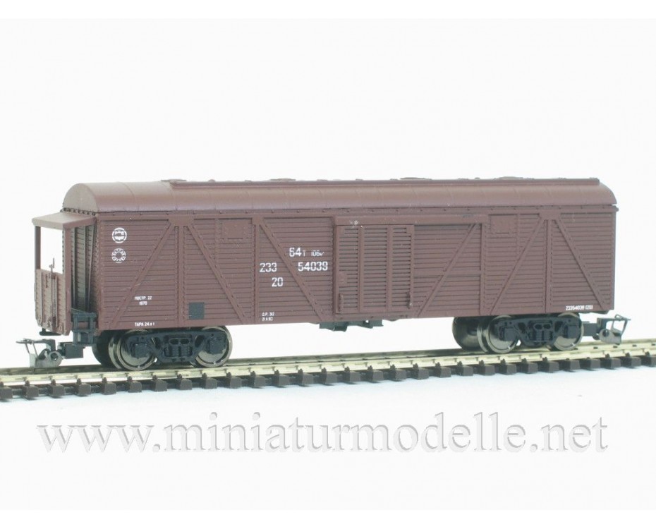 1:120 TT 3526 Rekonstruētais slēgtais vagons ar pārejas laukumu, RZD 5 laikmets, 3526, Peresvet by https://miniaturmodelle.net