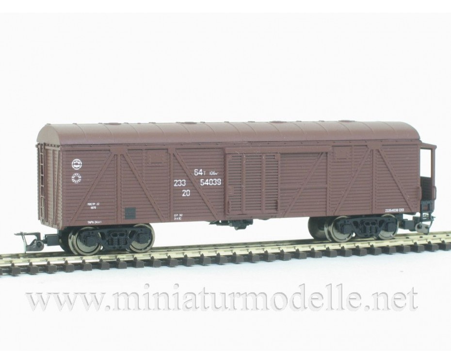 1:120 TT 3526 Rekonstruētais slēgtais vagons ar pārejas laukumu, RZD 5 laikmets, 3526, Peresvet by https://miniaturmodelle.net