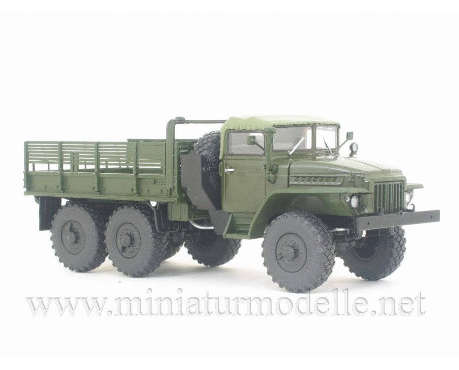1:43 URAL 375 load platform, military, 101036, Auto History - Aist by https://miniaturmodelle.net