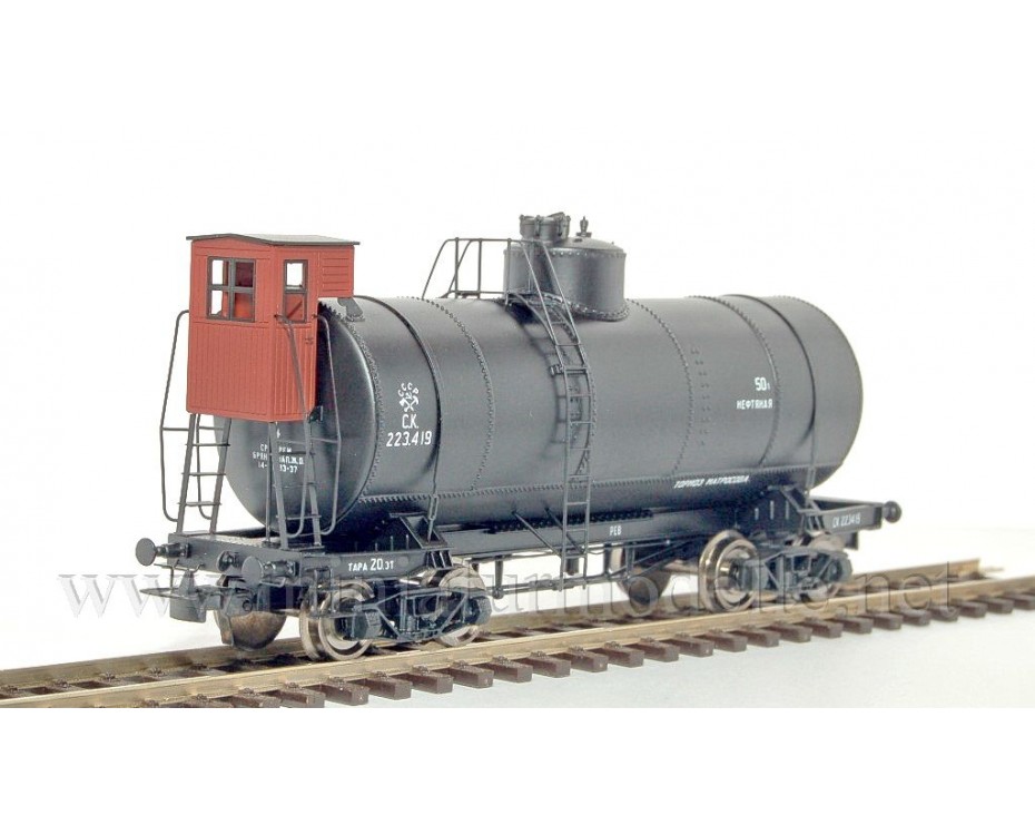 1:87 H0 Tank wagon 50t with brakemans place of the CCCP black livery, era 2, small batches model,  VaGoN Model  by https://miniaturmodelle.net
